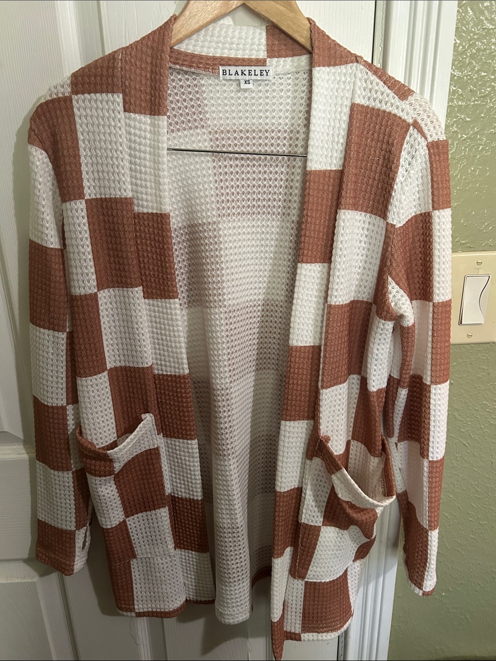 Blakeley Rust & White Checker Open-Front Cardigan